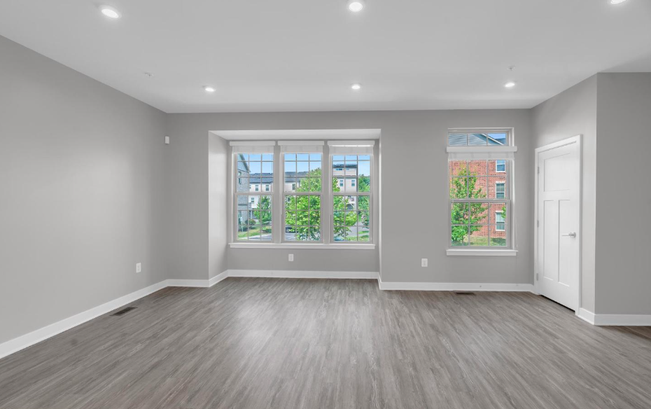 Empty dining room before professional home staging at 5722 Richmanor Terrace Upper Marlboro Maryland